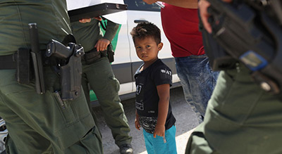 USA: les enfants de migrants seront détenus avec leurs parents
