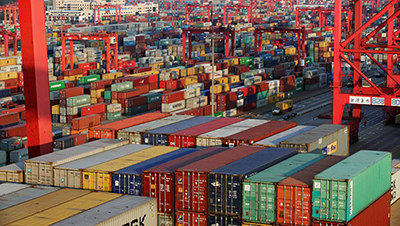 Guerre commerciale: Pékin impose des taxes douanières de rétorsion aux importations US