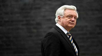 GB: le ministre du Brexit démissionne, un camouflet pour Theresa May
