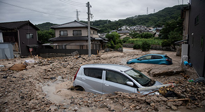 Inondations et éboulements au Japon: 179 morts, Abe se rend sur place
