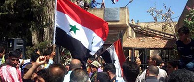 Syrie: L’armée entre à Deraa et y hisse le drapeau national
