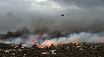Incendies en Grèce: le bilan s’alourdit à 88 morts, trois enfants parmi les identifiés
