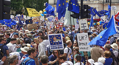 Brexit: une majorité de Britanniques pour un nouveau référendum
