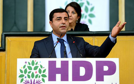 Turquie: le pouvoir s'en prend à un leader pro-kurde.