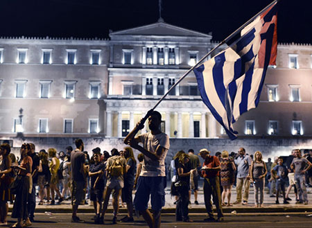 Grèce: introduction au Parlement du deuxième volet des mesures controversées.
