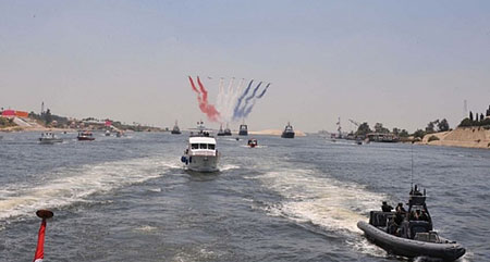 L’Egypte inaugure en grande pompe l’élargissement du canal de Suez