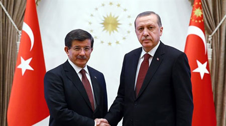Turquie: Davutoglu chargé de former un gouvernement de transition, jusqu'aux élections.