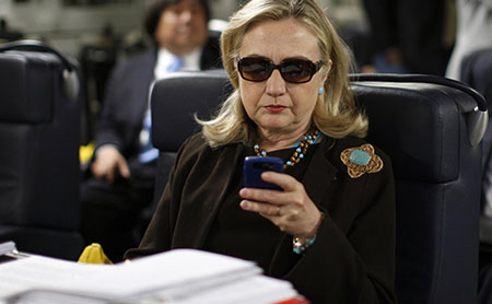Une centaine de courriels de Clinton contenaient des informations sensibles.