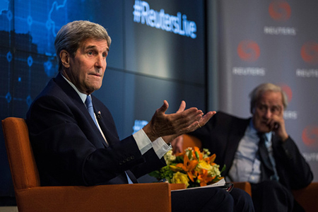 Un échec de l'accord sur l'Iran menacerait le dollar, selon Kerry