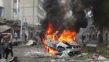 Libye: voiture piégée et attaque de «Daech» à Derna