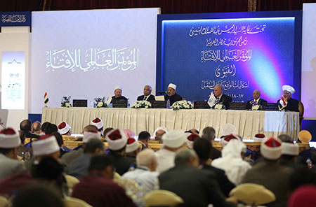 Conférence au Caire de hauts dignitaires religieux musulmans pour faire face à l’extrémisme.