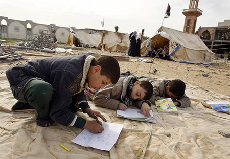 La rentrée d’écoliers palestiniens réfugiés menacée faute de fonds, selon l’UNRWA
