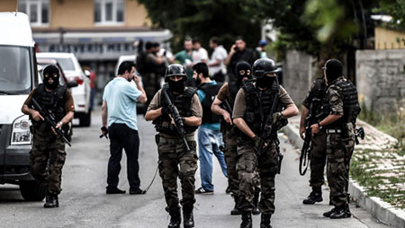 Turquie: trois attaques contre le consulat des USA et des policiers.