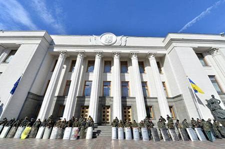 Ukraine: une dizaine de blessés après une explosion devant le parlement à Kiev.