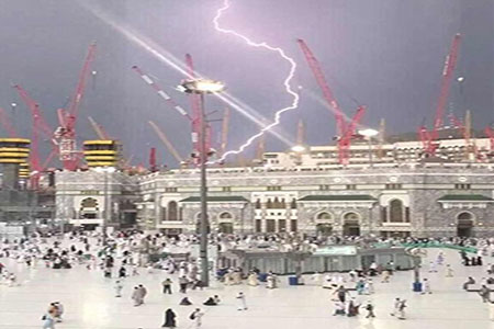 Une grue s’écrase sur la Grande mosquée de la Mecque: près de 110 victimes