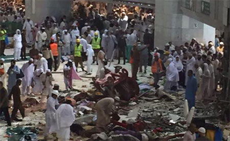 Une grue s’écrase sur la Grande mosquée de la Mecque: près de 110 victimes
