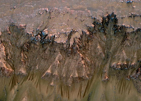 L’eau coule sur Mars, confirme la Nasa.