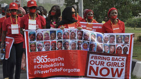 Nigeria: le président promet de libérer les lycéennes enlevées à Chibok