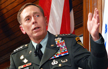 Petraeus favorable à l’enrôlement de certains combattants d'«Al-Nosra» contre «Daech».