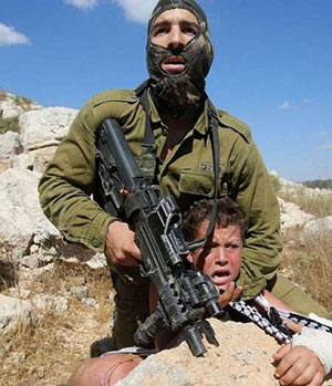 Photos émouvantes de l’enfant Mohammad Tamimi, agressé par un soldat israélien
