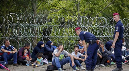 Leur flux «stoppé» en Hongrie, un millier de migrants en attente à la frontière croato-slovène.
