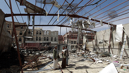 Un hôpital yéménite détruit par des frappes aériennes saoudiennes

