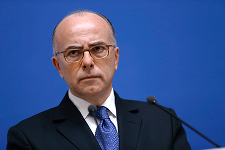 Attentats de Paris: le gouvernement veut dissoudre les mosquées radicales