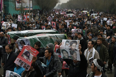 Afghanistan : des milliers de personnes aux funérailles de 7 hazaras décapités
