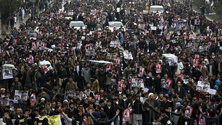 Afghanistan: les Hazaras manifestent leur colère à Kaboul.