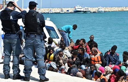 .Arrivée de 3 millions de migrants d'ici 2017 en Europe, selon Bruxelles.