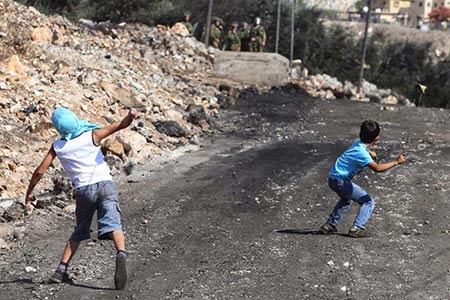 L’armée israélienne ferme une radio palestinienne à al-Khalil
