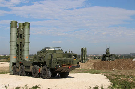 Syrie: Moscou déploie sur sa base des systèmes de défense antiaérienne S-400