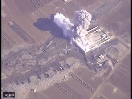 Syrie: L'aviation russe détruit un grand dépôt de munitions