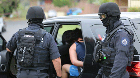 Australie : deux personnes inculpées de «complot terroriste»	