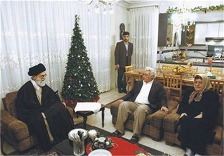 Iran : L’imam Khamenei rend visite à des familles chrétiennes pour Noël