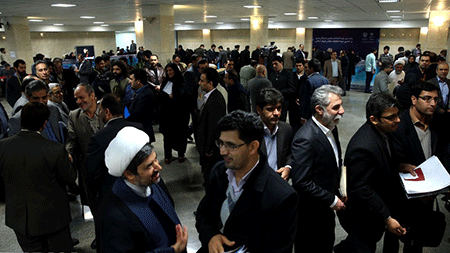 Douze mille candidats en Iran pour les législatives, un record