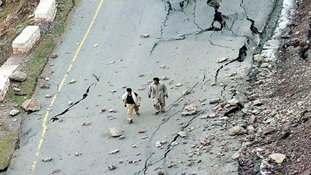 Un puissant séisme ébranle l'Afghanistan et le Pakistan, plus de 260 morts 
