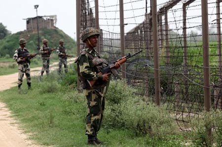 Attaque terroriste contre une base aérienne indienne près du Pakistan.