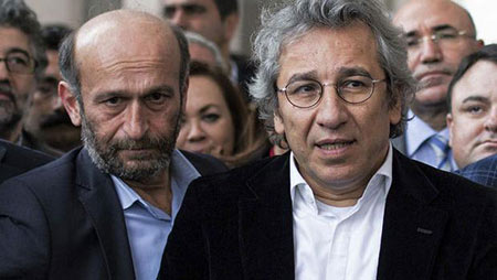 Turquie: Le parquet requiert la prison à vie pour deux journalistes d'opposition 