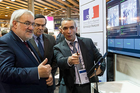 Cybersécurité: «Plus de 500 spécialistes» recrutés en France par la Défense d’ici 2019