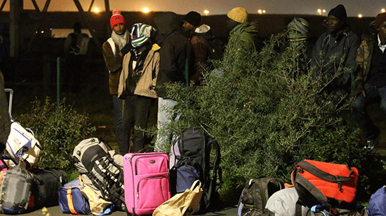 Les migrants ont commencé à évacuer la «Jungle» de Calais


