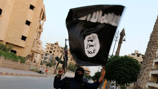 Indonésie: un homme brandissant un drapeau de «Daech» attaque la police.