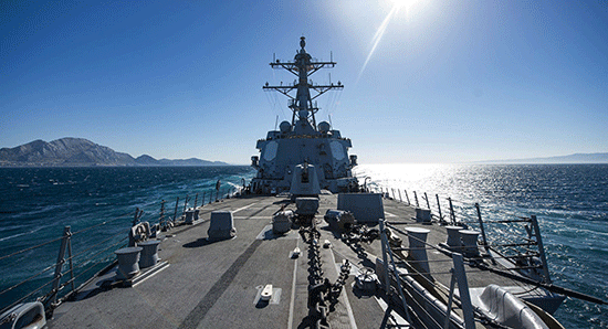 Un destroyer US visé par des missiles au large du Yémen

