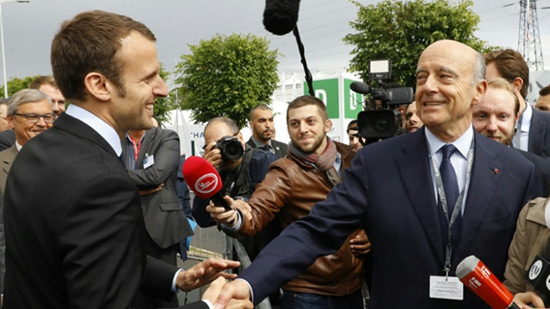 Juppé et Macron, les personnalités politiques les plus populaires en France
