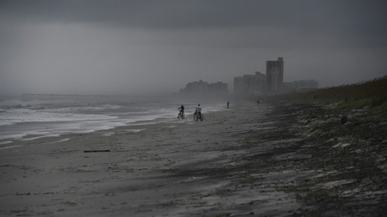 L'ouragan Matthew frappe le centre des Bahamas et se dirige vers la Floride.