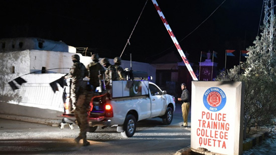 Pakistan: au moins 60 morts dans un attentat contre une école de police.