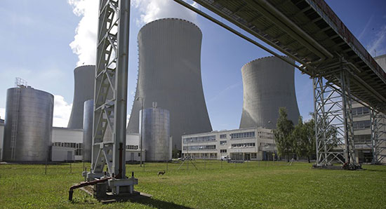Nucléaire et énergie: La Russie suspend un accord avec les USA