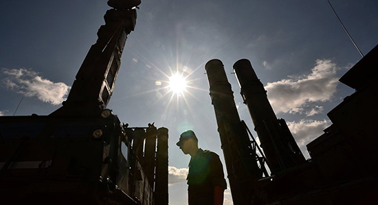 Moscou nomme la raison du déploiement des S-300 en Syrie.