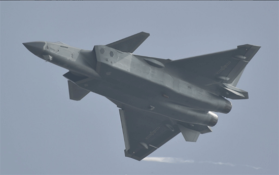 Chine: premier vol public de nouveaux avions furtifs