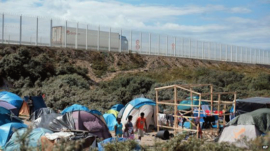 «Jungle» à Calais: les mineurs vont être, à leur tour, évacués

